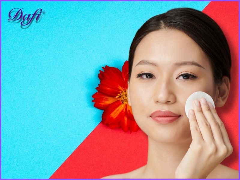 دستمال مرطوب پاک‌کننده آرایش دافی مناسب چه پوست‌هایی است؟