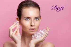 8 مورد از فواید بینظیر یخ برای صورت + نحوه استفاده